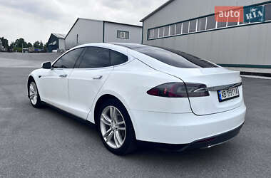 Лифтбек Tesla Model S 2015 в 