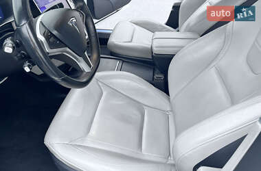 Лифтбек Tesla Model S 2015 в 