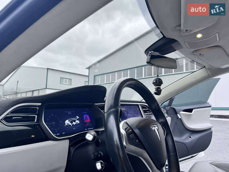 Лифтбек Tesla Model S 2015 в Виннице