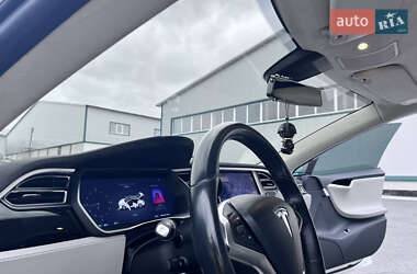 Лифтбек Tesla Model S 2015 в 