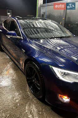 Лифтбек Tesla Model S 2015 в 