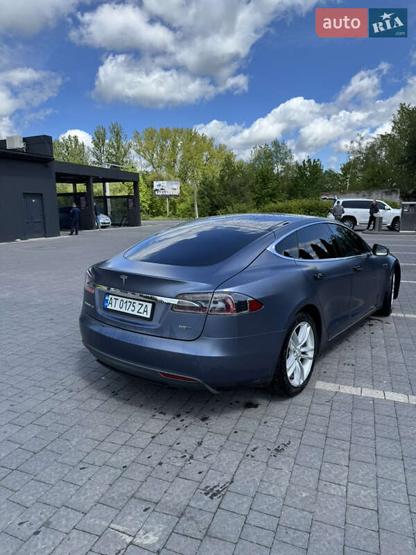 Лифтбек Tesla Model S 2015 в Ивано-Франковске