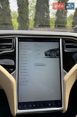 Лифтбек Tesla Model S 2015 в 