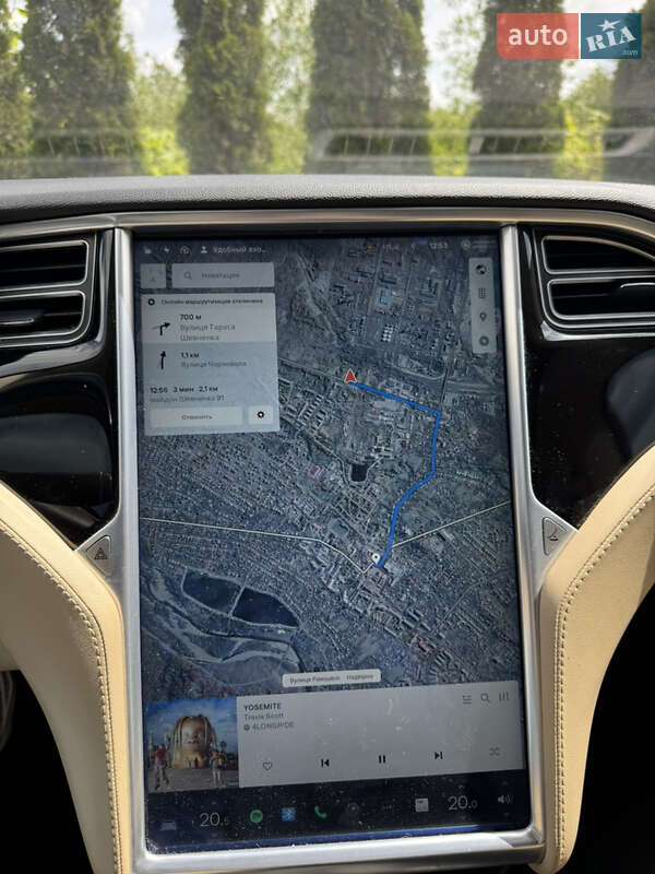 Лифтбек Tesla Model S 2015 в Ивано-Франковске