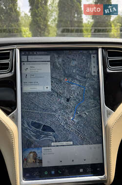 Лифтбек Tesla Model S 2015 в 