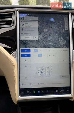 Лифтбек Tesla Model S 2015 в 