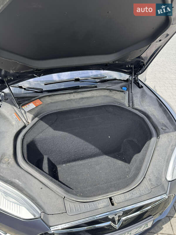 Лифтбек Tesla Model S 2015 в Ивано-Франковске