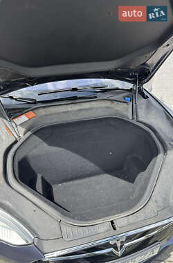 Лифтбек Tesla Model S 2015 в 