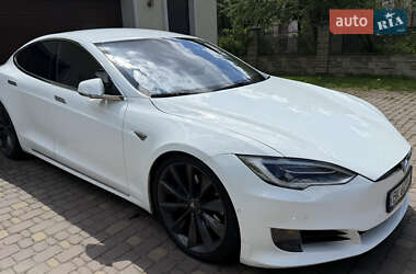 Лифтбек Tesla Model S 2016 в 