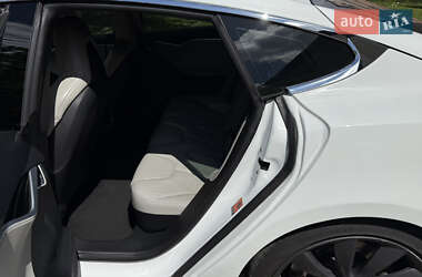 Лифтбек Tesla Model S 2016 в 