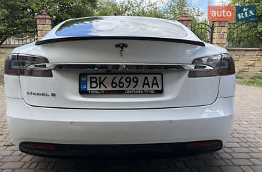 Лифтбек Tesla Model S 2016 в 