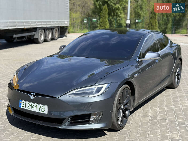 Лифтбек Tesla Model S 2017 в Кременчуге