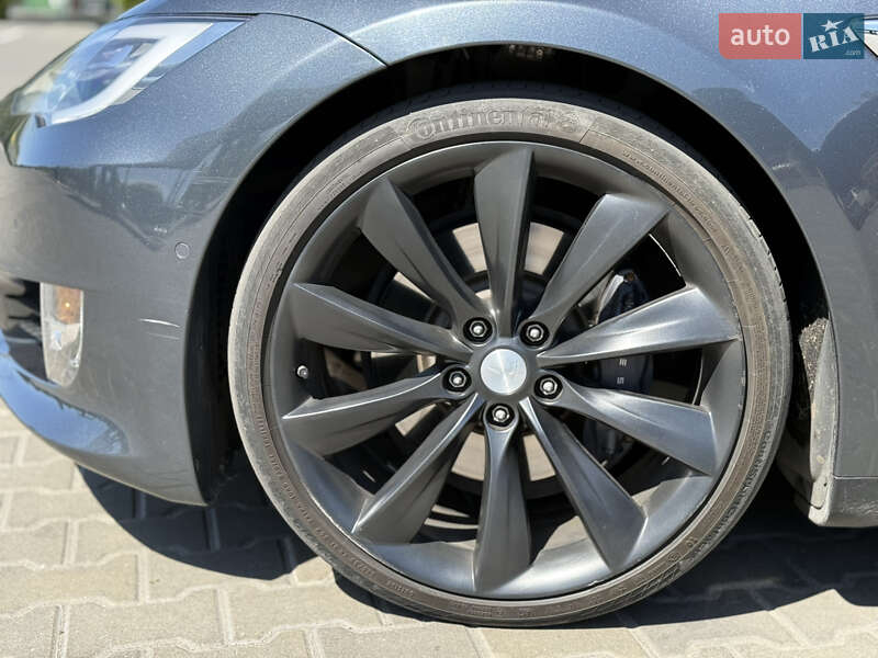 Лифтбек Tesla Model S 2017 в Кременчуге