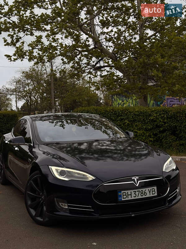 Лифтбек Tesla Model S 2013 в Черноморске