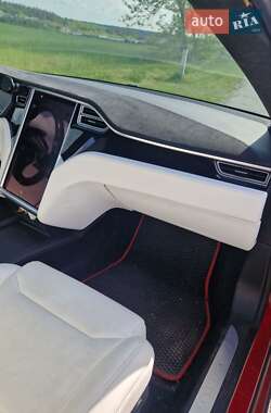 Лифтбек Tesla Model S 2017 в 