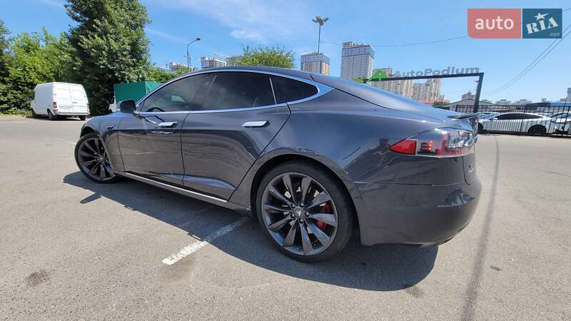 Лифтбек Tesla Model S 2017 в Киеве