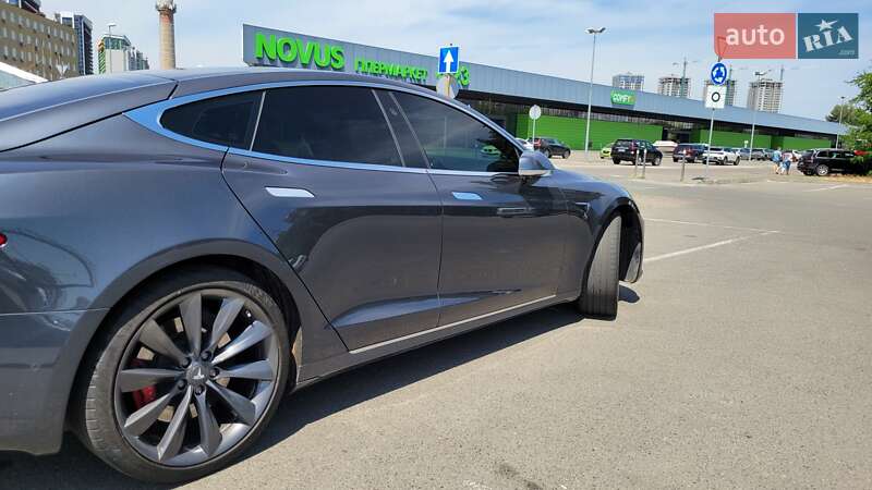 Лифтбек Tesla Model S 2017 в Киеве фото 11 Лифтбек Tesla Model S 2017 в Киеве
