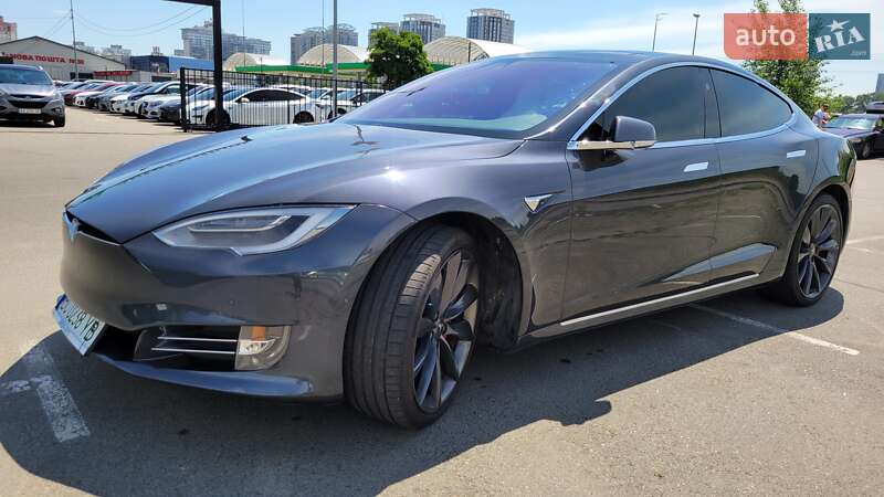 Лифтбек Tesla Model S 2017 в Киеве