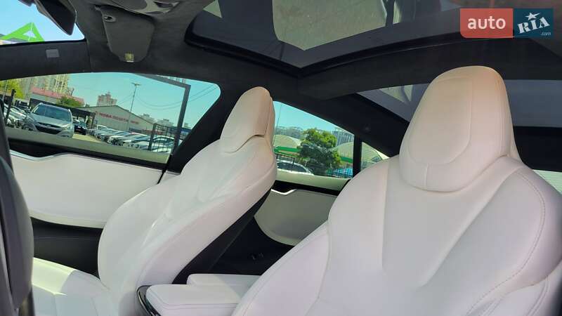 Лифтбек Tesla Model S 2017 в Киеве