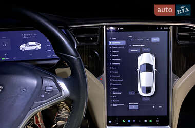 Лифтбек Tesla Model S 2012 в 