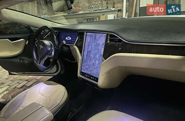 Лифтбек Tesla Model S 2012 в 