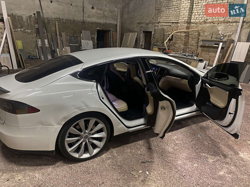 Ліфтбек Tesla Model S 2012 в Овручі