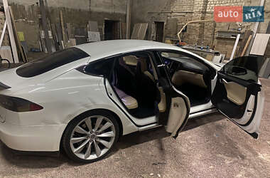 Лифтбек Tesla Model S 2012 в 