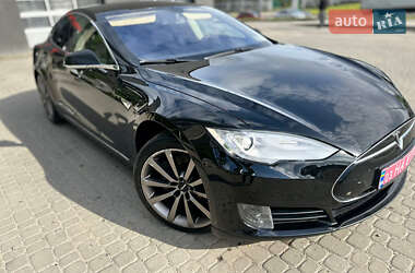 Лифтбек Tesla Model S 2015 в Львове