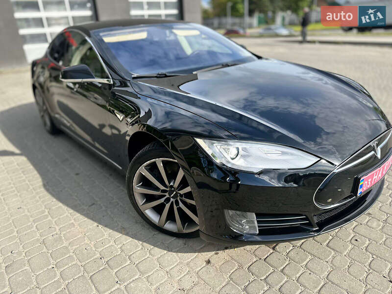 Tesla Model S 2015