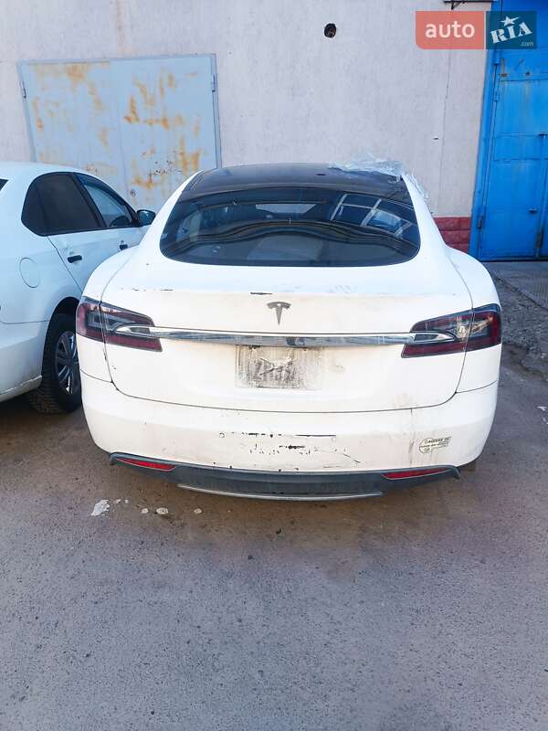 Лифтбек Tesla Model S 2014 в Львове