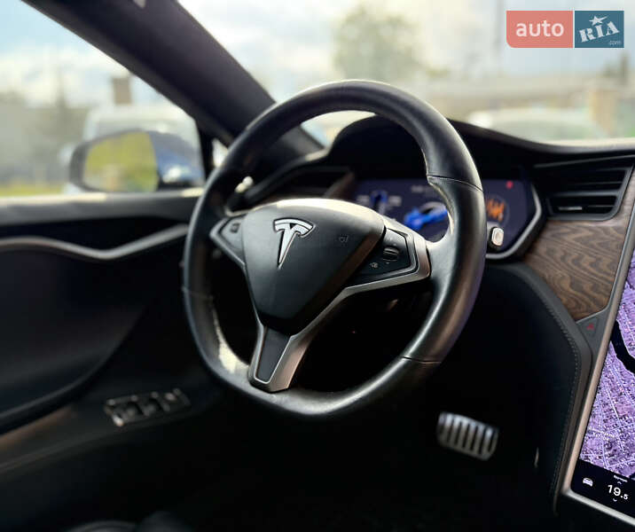 Лифтбек Tesla Model S 2019 в Виннице
