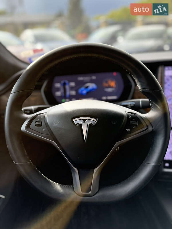 Лифтбек Tesla Model S 2019 в Виннице