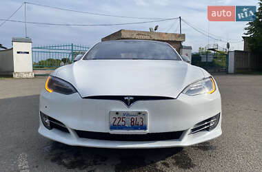 Ліфтбек Tesla Model S 2016 в Пирятині