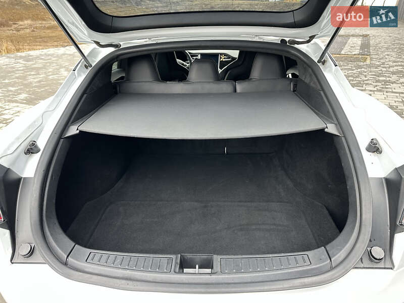 Лифтбек Tesla Model S 2016 в Хмельницком