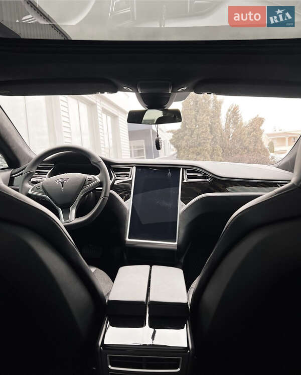 Лифтбек Tesla Model S 2016 в Хмельницком