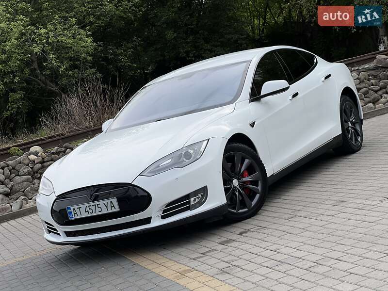 Лифтбек Tesla Model S 2014 в 