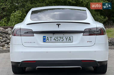 Лифтбек Tesla Model S 2014 в 