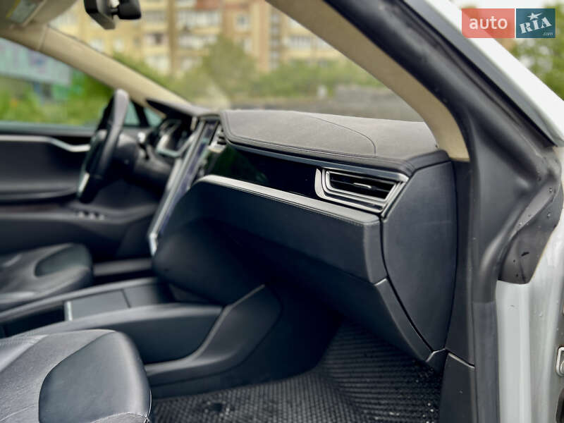 Лифтбек Tesla Model S 2014 в Ивано-Франковске