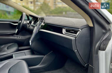 Лифтбек Tesla Model S 2014 в 