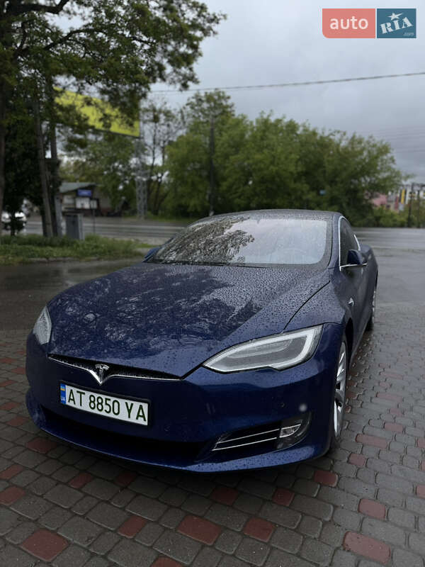 Лифтбек Tesla Model S 2017 в Ивано-Франковске