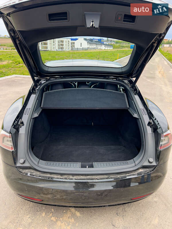 Лифтбек Tesla Model S 2017 в Ровно