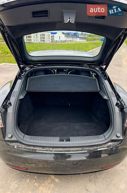 Лифтбек Tesla Model S 2017 в 