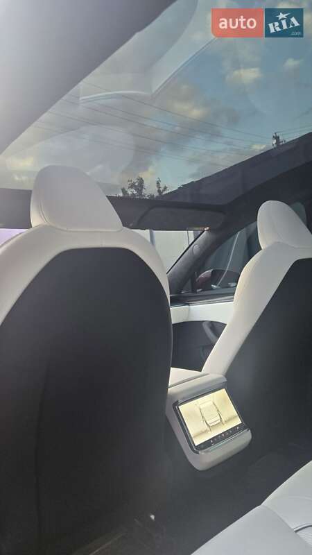 Лифтбек Tesla Model S 2023 в Киеве
