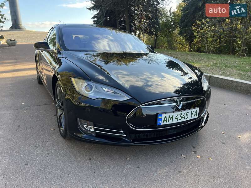 Лифтбек Tesla Model S 2015 в Житомире фото 3 Лифтбек Tesla Model S 2015 в Житомире