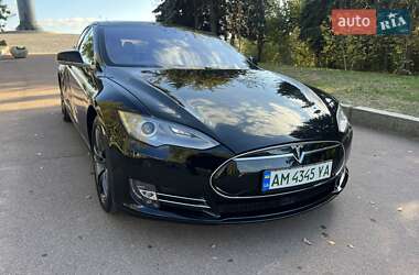 Лифтбек Tesla Model S 2015 в 