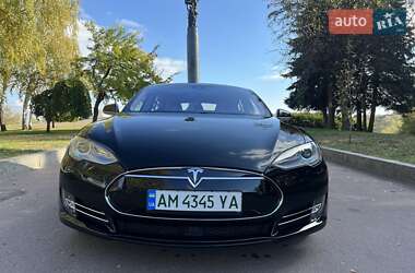 Лифтбек Tesla Model S 2015 в 