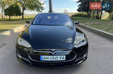Лифтбек Tesla Model S 2015 в 
