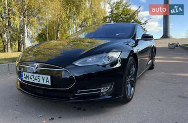 Лифтбек Tesla Model S 2015 в 