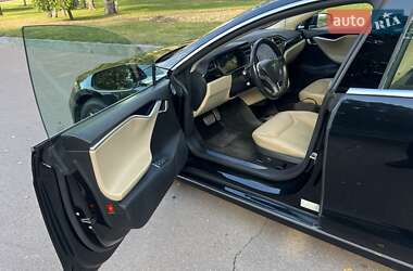 Лифтбек Tesla Model S 2015 в 