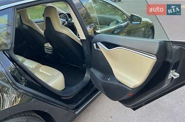 Лифтбек Tesla Model S 2015 в 